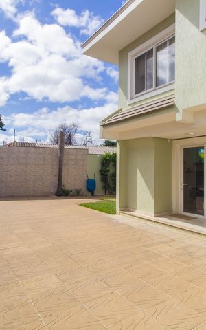 Casa à venda com 300m², 3 quartos e 3 vagas Casa à venda com 300m², 3 quartos e 3 vagasQuintal