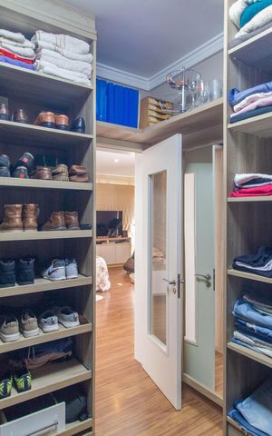 Casa à venda com 300m², 3 quartos e 3 vagas Casa à venda com 300m², 3 quartos e 3 vagasCloset da suíte