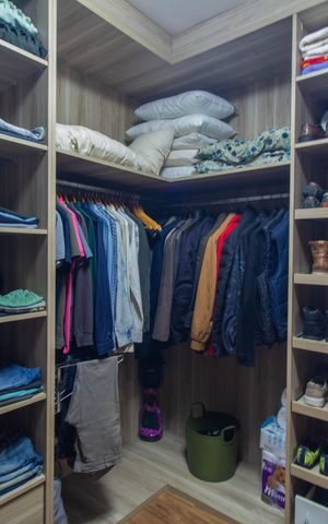 Casa à venda com 300m², 3 quartos e 3 vagas Casa à venda com 300m², 3 quartos e 3 vagasCloset da suíte