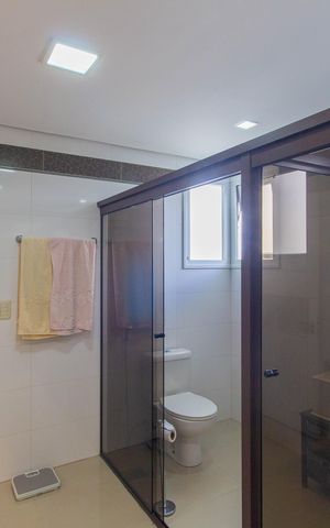 Casa à venda com 300m², 3 quartos e 3 vagas Casa à venda com 300m², 3 quartos e 3 vagasBanheiro da Suíte