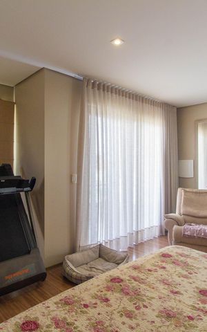 Casa à venda com 300m², 3 quartos e 3 vagas Casa à venda com 300m², 3 quartos e 3 vagasSuíte