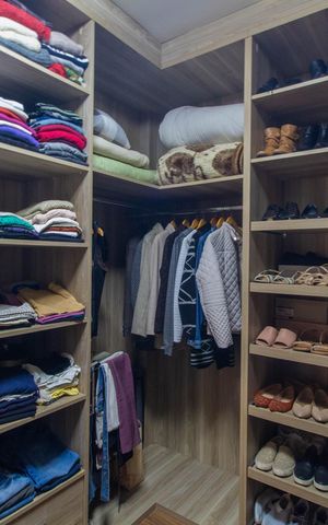 Casa à venda com 300m², 3 quartos e 3 vagas Casa à venda com 300m², 3 quartos e 3 vagasCloset da suíte