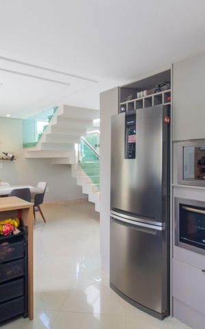 Casa à venda com 300m², 3 quartos e 3 vagas Casa à venda com 300m², 3 quartos e 3 vagasCozinha