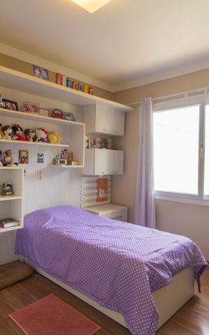 Casa à venda com 300m², 3 quartos e 3 vagas Casa à venda com 300m², 3 quartos e 3 vagasQuarto 2