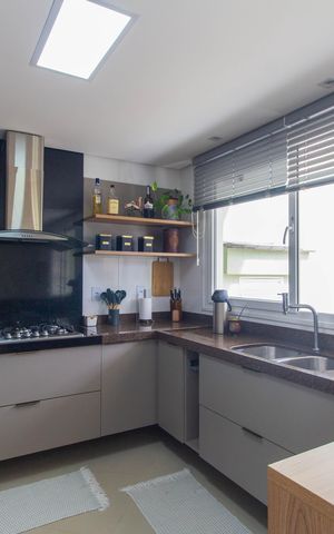 Casa à venda com 300m², 3 quartos e 3 vagas Casa à venda com 300m², 3 quartos e 3 vagasCozinha