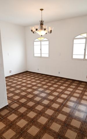 Casa à venda com 200m², 3 quartos e 3 vagasSala
