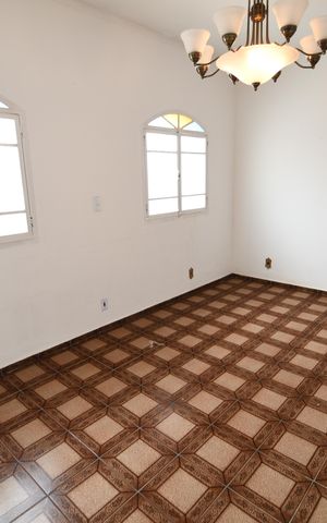 Casa à venda com 200m², 3 quartos e 3 vagasSala