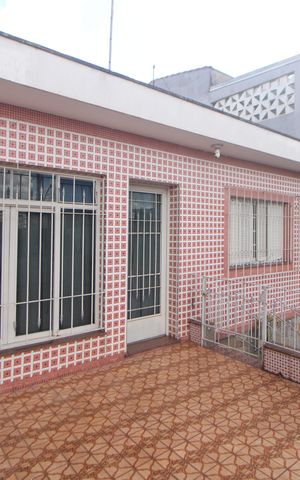 Casa à venda com 173m², 3 quartos e 6 vagasQuintal