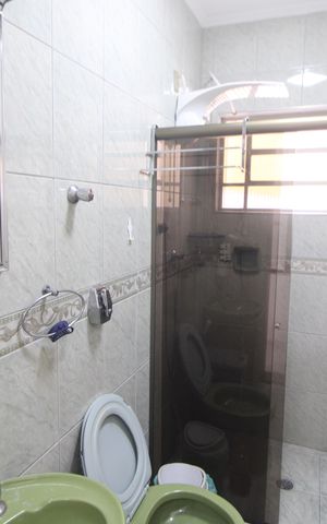 Casa à venda com 173m², 3 quartos e 6 vagasBanheiro 2