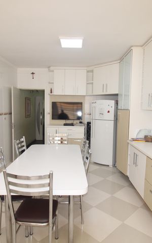 Casa à venda com 173m², 3 quartos e 6 vagasCozinha
