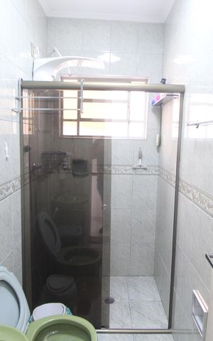 Casa à venda com 173m², 3 quartos e 6 vagasBanheiro 2