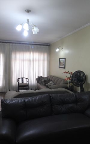 Casa à venda com 173m², 3 quartos e 6 vagasSala