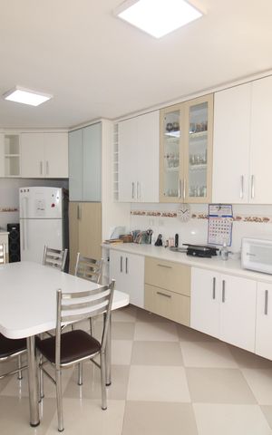 Casa à venda com 173m², 3 quartos e 6 vagasCozinha