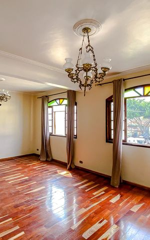 Casa à venda com 200m², 4 quartos e 1 vagaSala