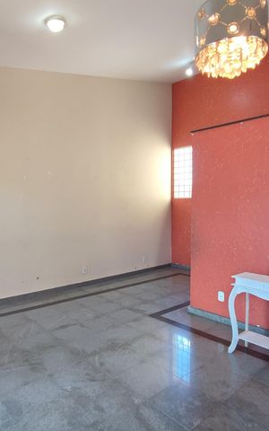 Casa à venda com 350m², 3 quartos e 3 vagas Casa à venda com 350m², 3 quartos e 3 vagasSala