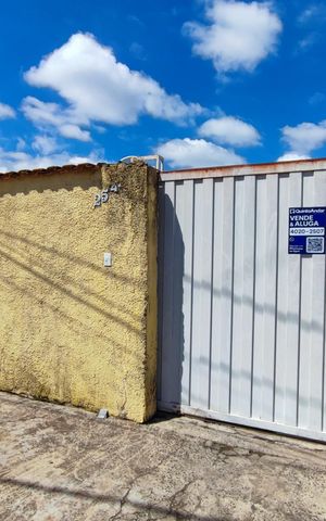 Casa à venda com 350m², 3 quartos e 3 vagas Casa à venda com 350m², 3 quartos e 3 vagasFachada + Placa