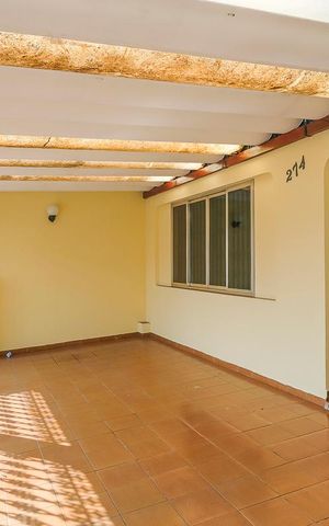 Casa à venda com 240m², 3 quartos e 2 vagasGaragem