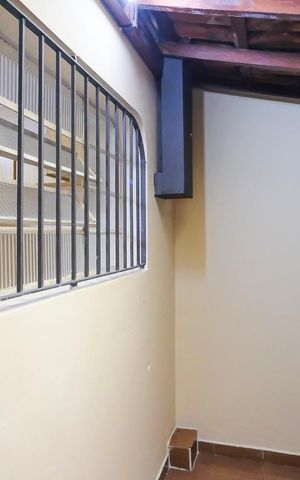 Casa à venda com 240m², 3 quartos e 2 vagasÁrea de serviço