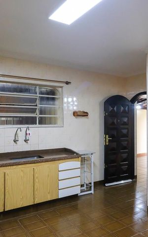 Casa à venda com 240m², 3 quartos e 2 vagasCozinha