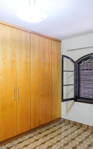 Casa à venda com 240m², 3 quartos e 2 vagasQuarto 2