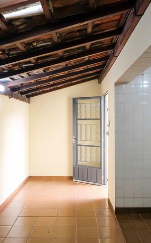 Casa à venda com 240m², 3 quartos e 2 vagasÁrea de serviço