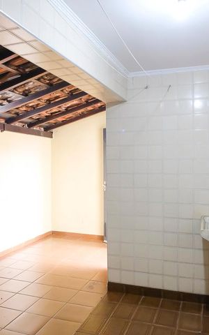 Casa à venda com 240m², 3 quartos e 2 vagasÁrea de serviço