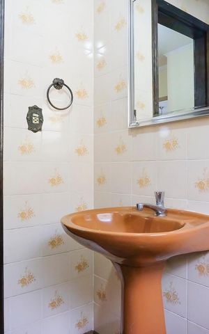Casa à venda com 240m², 3 quartos e 2 vagasLavabo