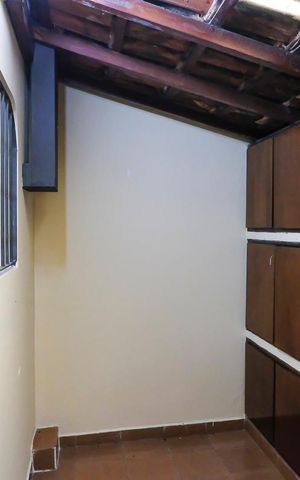 Casa à venda com 240m², 3 quartos e 2 vagasÁrea de serviço