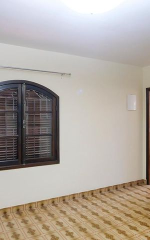 Casa à venda com 240m², 3 quartos e 2 vagasSuíte