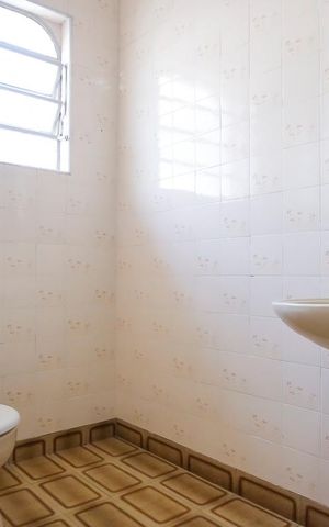 Casa à venda com 240m², 3 quartos e 2 vagasBanheiro