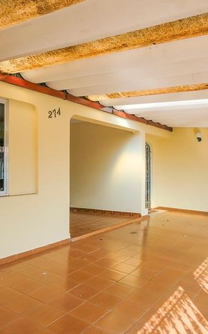 Casa à venda com 240m², 3 quartos e 2 vagasGaragem