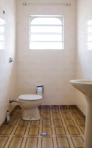 Casa à venda com 240m², 3 quartos e 2 vagasBanheiro
