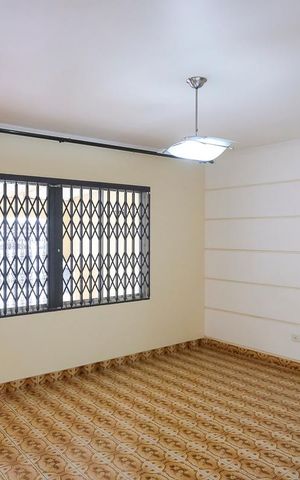 Casa à venda com 240m², 3 quartos e 2 vagasSala