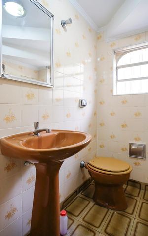 Casa à venda com 240m², 3 quartos e 2 vagasLavabo