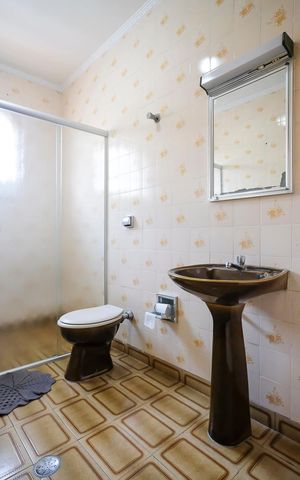 Casa à venda com 240m², 3 quartos e 2 vagasBanheiro da suíte