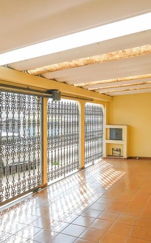 Casa à venda com 240m², 3 quartos e 2 vagasGaragem