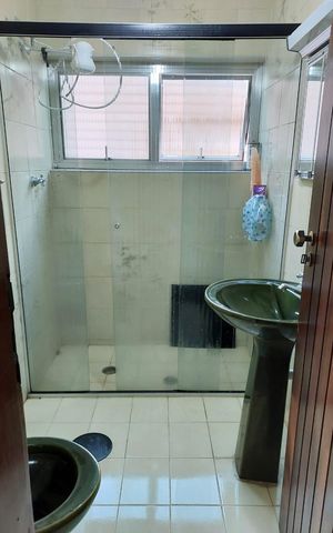 Casa à venda com 100m², 3 quartos e 2 vagas Casa à venda com 100m², 3 quartos e 2 vagasBanheiro