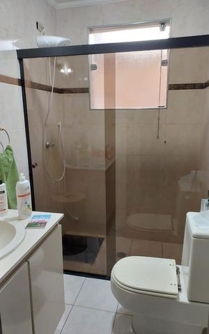 Casa à venda com 100m², 3 quartos e 2 vagas Casa à venda com 100m², 3 quartos e 2 vagasBanheiro