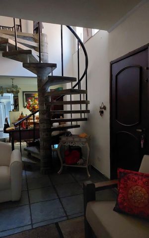 Casa à venda com 100m², 3 quartos e 2 vagas Casa à venda com 100m², 3 quartos e 2 vagasSala