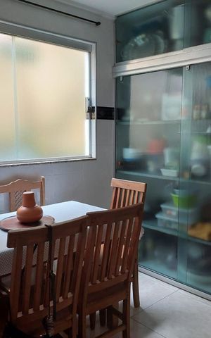 Casa à venda com 100m², 3 quartos e 2 vagas Casa à venda com 100m², 3 quartos e 2 vagasCopa