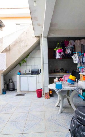 Casa à venda com 330m², 2 quartos e 2 vagas Casa à venda com 330m², 2 quartos e 2 vagasQuintal e Área de Serviço