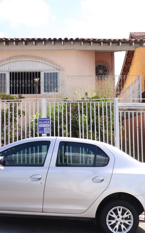 Casa à venda com 400m², 4 quartos e 6 vagasFachada - Placa