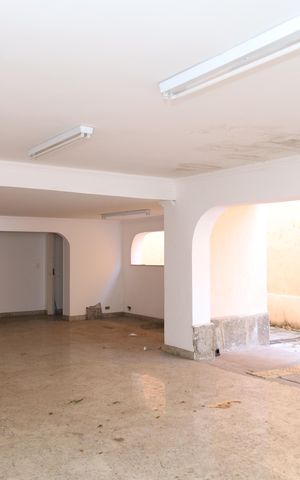 Casa à venda com 400m², 4 quartos e 6 vagasÁrea de Serviço e Garagem