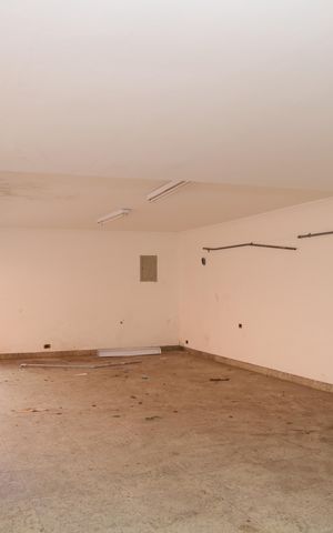 Casa à venda com 400m², 4 quartos e 6 vagasÁrea de Serviço e Garagem