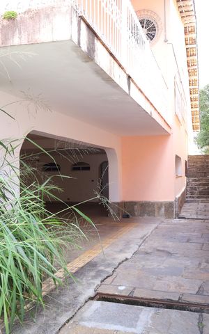 Casa à venda com 400m², 4 quartos e 6 vagasVaranda