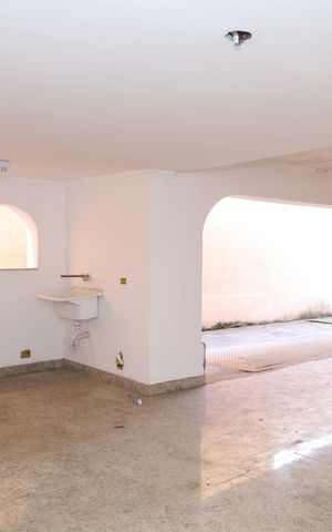 Casa à venda com 400m², 4 quartos e 6 vagasÁrea de Serviço e Garagem
