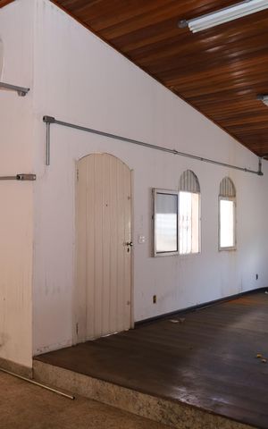 Casa à venda com 400m², 4 quartos e 6 vagasSala