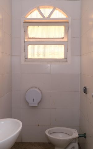 Casa à venda com 400m², 4 quartos e 6 vagasBanheiro 1