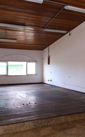 Casa à venda com 400m², 4 quartos e 6 vagasSala
