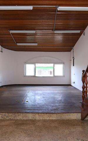 Casa à venda com 400m², 4 quartos e 6 vagasSala